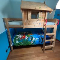 Letto a castello con casetta