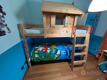 Letto a castello con casetta