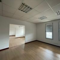 Capannone con baie carico e scarico