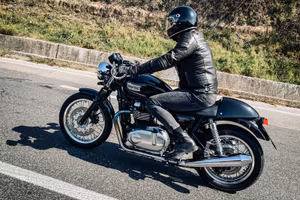Triumph Thruxton 900