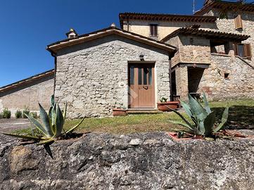 3 LOCALI A MONTECASTRILLI