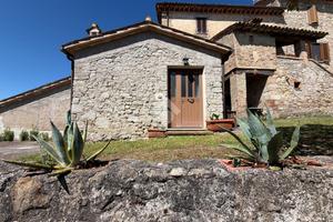 3 LOCALI A MONTECASTRILLI