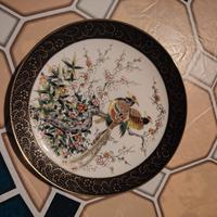 piatto ornamentale in porcellana giapponese
