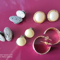 Tre orecchini e gemelli con iniziali RV