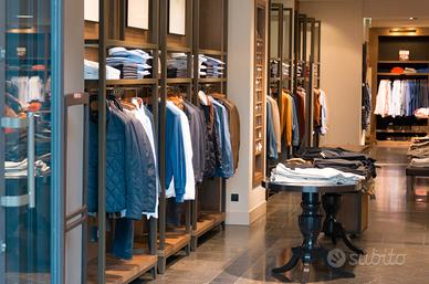 Commesso di negozio o supermercato