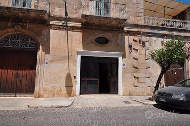 Locale centro città Ostuni