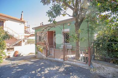 3 LOCALI A MAGLIANO SABINA