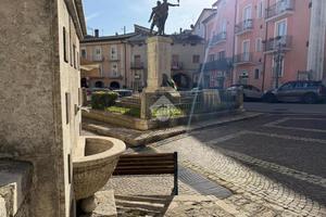 CASA SEMINDIPENDENTE A PIETRASTORNINA