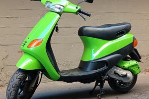 scooter zip piaggio 2T verde acido 50/70 cc