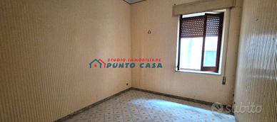 CENTRO STORICO-Via Mercè-Intero stabile da ristr