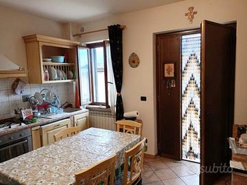 Verchiano, montagna: casa ristrutturata con corte