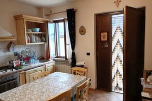 Verchiano, montagna: casa ristrutturata con corte