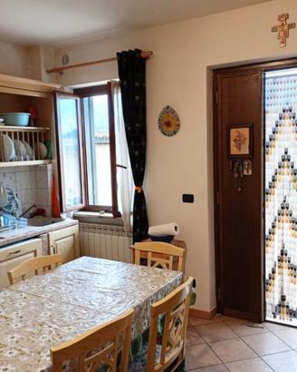 Verchiano, montagna: casa ristrutturata con corte