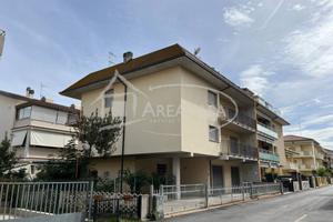 Villa di 280 m² con più di 5 locali e box auto dop