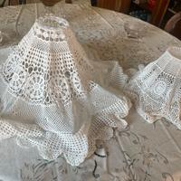 Lume e lampadario fatti con merletto