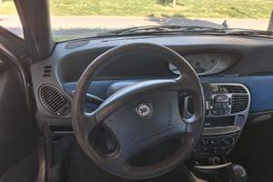 lancia y
