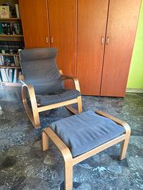 Sedia a dondolo Poang Ikea con poggia piedi