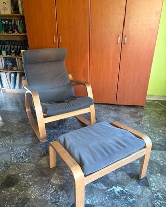 Sedia a dondolo Poang Ikea con poggia piedi
