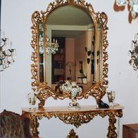 Consolle, specchio, divano e poltrona d'epoca