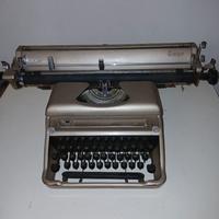 Macchina da scrivere vintage Everest
