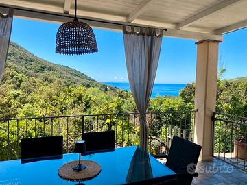 Bilocale con ampia terrazza vista mare