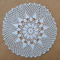 Centrini all’uncinetto fatti a mano 19 cm classico