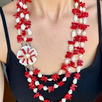 Collana a tre fili corallo rosso e perle di fiume