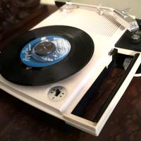 Giradischi portatile SUPERLA, funzionante. 