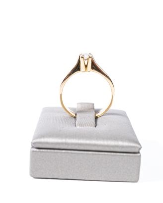 Anello solitario in oro