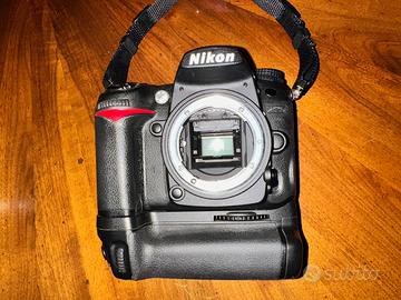 Nikon D7000 + 35mm f 1.8 DX + Battery Grip MB-D11