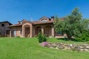 Villa di 579 m² con più di 5 locali e box auto a A