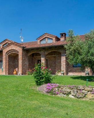 Villa di 579 m² con più di 5 locali e box auto a A