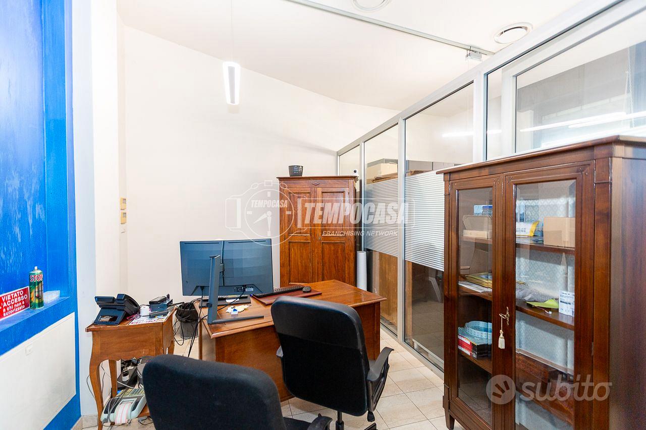 Ampio negozio di 420 mq con tre vetrine - Vista 5