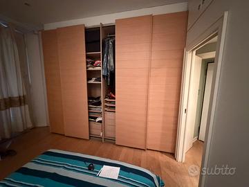 Armadio con ante scorrevoli