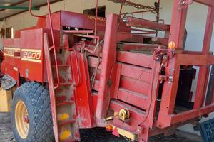 pressa prismatica New holland 2000