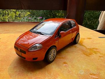 Fiat Grande Punto 1/24 Mondo Motors