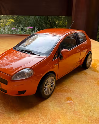 Fiat Grande Punto 1/24 Mondo Motors