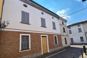 Casa indipendente di 243 m² con 5 locali e box aut