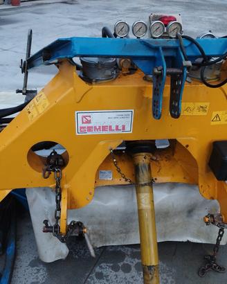 Falciatrice Gemelli frontale