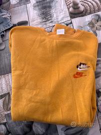 Felpa Nike gialla unisex con loghi multipli