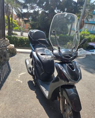 scooter HONDA SH 150 colore grigio