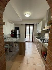 Porzione di schiera con garage doppio in larghezza