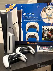 PlayStation 5 con due controller e FC26