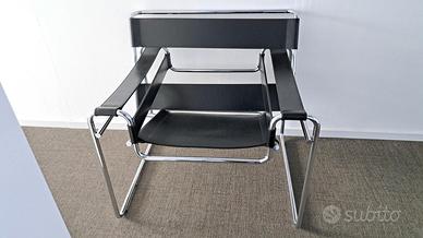 Poltrona Wassily originale in pelle nera – design