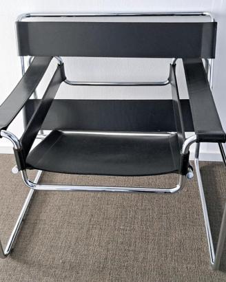 Poltrona Wassily originale in pelle nera – design