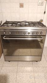 Cucina da libera installazione Smeg.