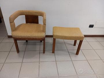 Poltroncina con sgabello