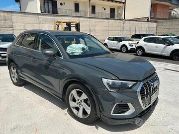 Audi Q3 35 TDI S tronic Business Advanced sinistra