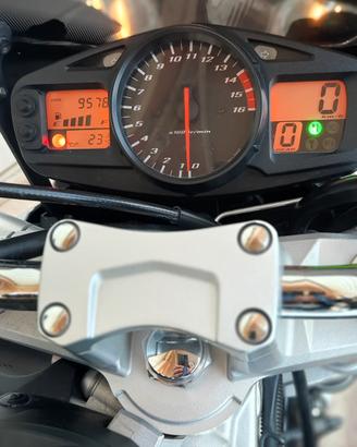  Suzuki GSR 600 
