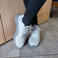 Scarpe sportive nuove